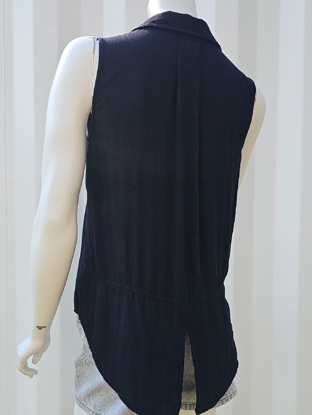 Lord & Taylor Black Sleeveless Button-Front Blouse | Size Small | 100% Viscose - Picture 5 of 7